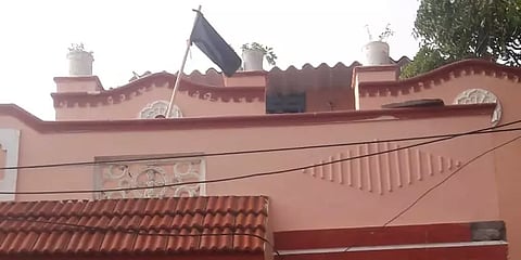 தூத்துக்குடி: ஸ்டெர்லைட் ஆலைக்கு எதிராக வீடுகளில் கருப்பு கொடி கட்டி கிராமமக்கள் எதிர்ப்பு