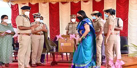 பெண் காவலர்கள் குறைகளைத்தெரிவிக்க குறைத்தீர்க்கும் மனுப்பெட்டி- சென்னை கமிஷனர் அறிமுகம்