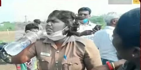 சிவகாசி: இரு கிராமத்தினர் இடையே பிரச்னை - சாலைமறியலில் பெண் போலீஸ் மண்டை உடைப்பு