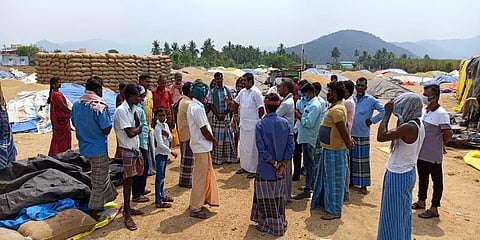 பெரம்பலூர்: அரசு நெல் கொள்முதல் நிலையத்தை முற்றுகையிட்டு விவசாயிகள் போராட்டம்