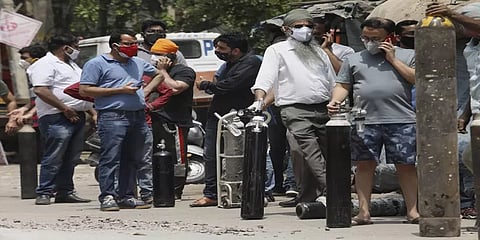 டெல்லி: ஆக்சிஜன் லாரிகள் தடுத்து நிறுத்தம்? - தனியார் மருத்துவமனை மூடல்!