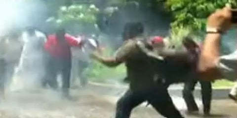 திமுகவினரின் கொண்டாட்டத்தை தடுக்க தவறியதாக தேனாம்பேட்டை காவல் ஆய்வாளர் பணியிடை நீக்கம்