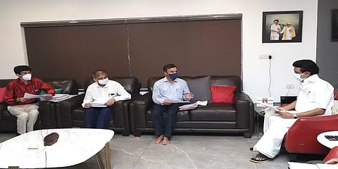 கொரோனா சிகிச்சை மருந்துகள் தடையின்றி கிடைக்கட்டும்: அதிகாரிகளிடம் ஸ்டாலின் அறிவுறுத்தல்