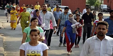 பொது முடக்க கட்டுப்பாடுகளால் 75 லட்சம் பேர் வேலையிழப்பு... ஆய்வில் தகவல்