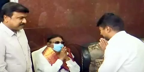 விஜயகாந்தை திடீரென நேரில் சந்தித்த உதயநிதி ஸ்டாலின்!