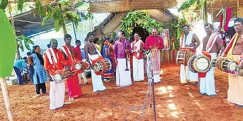 நாட்டுப்புற கலைஞர்களின் வாழ்க்கையை புரட்டிப் போட்ட கொரோனா