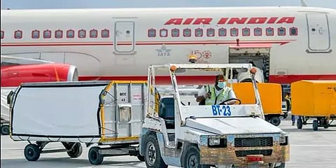 தடுப்பூசியில் முன்னுரிமை, இல்லையேல் பணியை நிறுத்திவிடுவோம் - இந்திய விமானிகள் சங்கம்