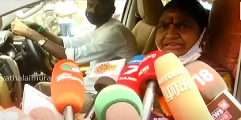 "எதிர்க்கட்சித் தலைவரை அதிமுக எம்.எல்.ஏக்கள்தான் முடிவு செய்வார்கள்" - பா.வளர்மதி