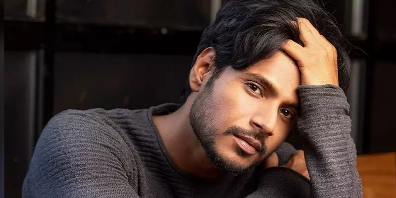 கொரோனாவால் குடும்பத்தை இழக்கும் குழந்தைகளுக்கு உதவி தயார்: நடிகர் சந்தீப் கிஷன் உருக்கம்