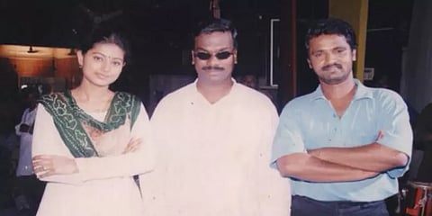 தேசிய விருது பெற்ற ’ஒவ்வொரு பூக்களுமே’ பாடல் புகழ் கோமகன் கொரோனாவால் உயிரிழப்பு!