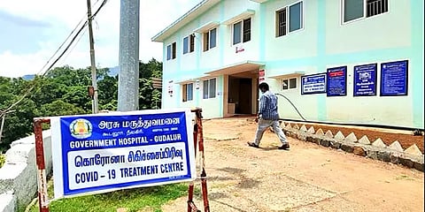 நீலகிரி: கூடலூரில் நிரம்பி வழியும் நோயாளிகள் சிகிச்சைக்காக ஊட்டிக்கு கொண்டு செல்வதால் அவதி