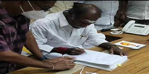 முதல்வராக பதவி ஏற்றதும் மூன்று கோப்புகளில் கையெழுத்திட்ட புதுச்சேரி முதல்வர் ரங்கசாமி!