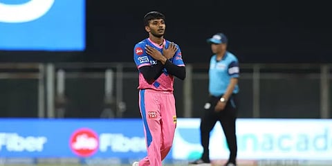 "நான் ஏழை; ஐபிஎல் சம்பளத்தால்தான் என் தந்தைக்கு சிகிச்சை அளிக்க முடிந்தது!" - சக்காரியா