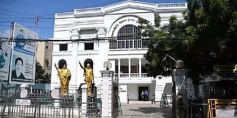 ஒரே தலைமை வேண்டும்! - அதிமுக எம்.எல்.ஏக்கள் கூட்டத்தில் கடும் வாக்குவாதம்