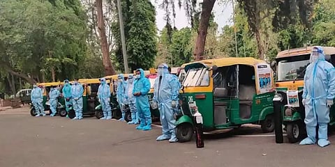 “கொரோனா நோயாளிகளுக்கு இலவசம்!” - டெல்லியில் அசத்தும் ஆட்டோ ஆம்புலன்ஸ் சேவை