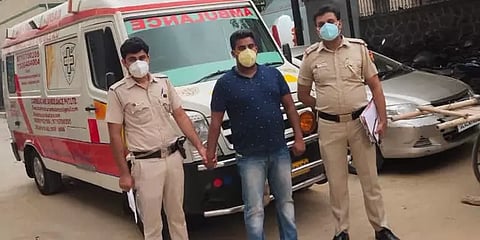 கொரோனா நோயாளியை அழைத்துச் செல்ல ரூ.1.20 லட்சம் வசூல்: ஆம்புலன்ஸ் உரிமையாளர் கைது