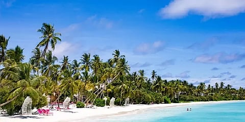 கொரோனா அச்சம்: மாலத்தீவுக்கு படையெடுக்கும் இந்தியாவின் உயர் நடுத்தர வர்க்க குடும்பங்கள்!