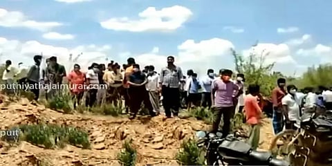 ஆந்திரா: குவாரியில் ஜெலட்டின் குச்சிகளை இறக்கும்போது வெடிவிபத்து - 10 பேர் உயிரிழப்பு