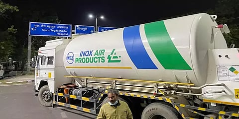 ஆக்சிஜன் கொண்டு செல்லும் வாகனங்களுக்கு 2 மாதங்களுக்கு சுங்கவரி கிடையாது - மத்திய அரசு