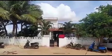 திருச்சி: தூங்கி கொண்டிருந்த பெண் காவலரின் கழுத்தில் இருந்த 10 பவுன் தாலி செயின் திருட்டு