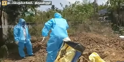 யாரும் முன்வரவில்லை: கொரோனாவால் உயிரிழந்த பெண்ணின் உடலை அடக்கம் செய்த ஊராட்சிமன்ற தலைவர்!