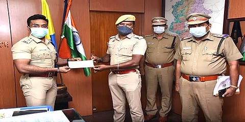 கொரோனா கால மகத்துவர்: ஒரு மாத ஊதியத்தை நிவாரணத்துக்கு வழங்கிய காவலர் பாபு!