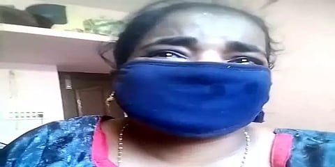 “மருத்துவமனையில் இடமில்லை; என் தாயை காப்பாத்துங்க” - அழுது வீடியோ வெளியிட்ட பெண்