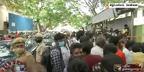 ரெம்டெசிவிர்: 5 மாவட்டங்களில் விற்பனை தொடங்கியும் சென்னையில் கூட்டம்