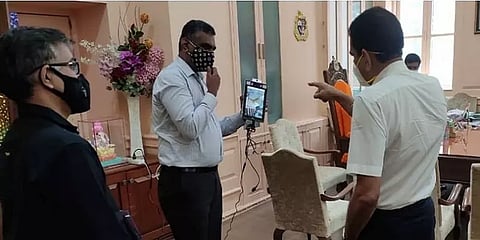 கொரோனா கால மகத்துவர்: மும்பையை மீட்கும் முனைப்பில் மாநகராட்சி ஆணையர் சாஹல்!