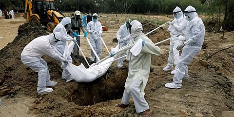 மயான ஊழியர்களை முன்களப் பணியாளர்களாக அறிவித்தது குஜராத்