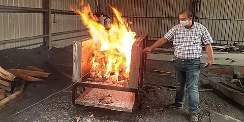 அதிகரிக்கும் கொரோனா மரணங்கள்: நடமாடும் தகன மேடையை உருவாக்கிய ஐஐடி