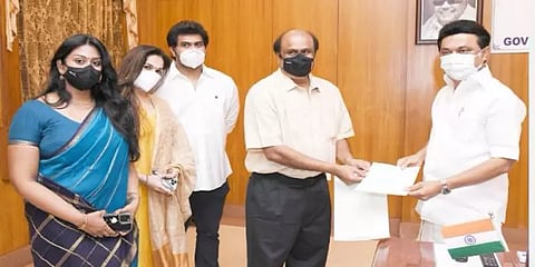 கொரோனா பேரிடர்: 1 கோடி நிவாரண நிதி அளித்த விசாகன்-செளந்தர்யா ரஜினிகாந்த் தம்பதி!