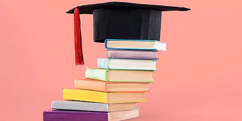 கொரோனாவால் பெற்றோரை இழக்கும் குழந்தைகளின் கல்வி செலவை ஏற்கும் மாநில அரசுகள்