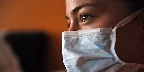 டெல்லி: தந்தையை காப்பாற்ற ஆக்சிஜன் உதவி கேட்ட பெண்ணை பாலியல் உறவுக்கு அழைத்த கொடூரம்