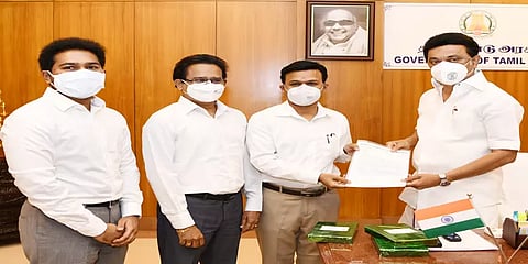 எஸ்.ஆர்.எம். குழுமம் ரூ.1.10 கோடி கொரோனா நிதியுதவி