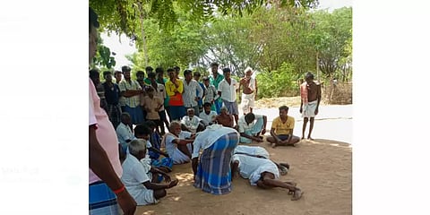 விழுப்புரம்: பட்டியல் சமூகத்தினரை காலில் விழுந்து மன்னிப்பு கேட்க வைத்த சம்பவம்