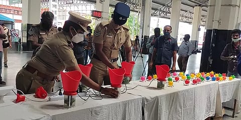 சென்னை சென்ட்ரல் ரயில் நிலையத்தில் ஆவி பிடிக்கும் இயந்திரத்திற்கு வரவேற்பு!