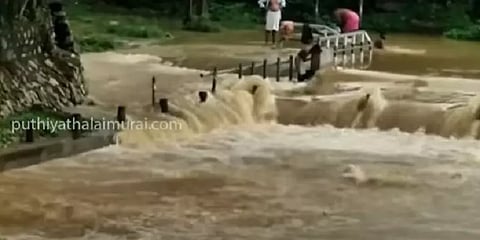 கன்னியாகுமரி: இடைவிடா மழையால் வீடுகளுக்குள் புகுந்த வெள்ளம்; நீரில் மூழ்கிய வாழைமரங்கள்