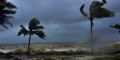 மும்பை, குஜராத்தில் பெரும் சேதத்தை ஏற்படுத்தி கரையைக் கடந்தது டவ் தே புயல்