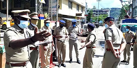 தமிழக கேரள எல்லையில் திடீரென ஆய்வு மேற்கொண்ட திண்டுக்கல் சரக டிஐஜி