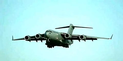 மதுரை: ஆக்சிஜன் நிரப்ப விமானம் மூலம் ராஞ்சிக்கு கொண்டு செல்லப்பட்ட 5 ராட்சத சிலிண்டர்கள்