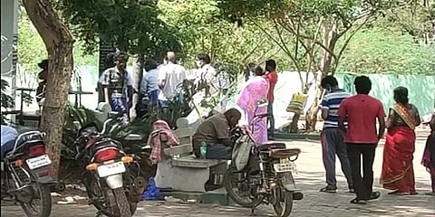 சிவகங்கை: மின் தகன மேடையில் பழுது... சடலங்களை எரியூட்ட முடியாமல் உறவினர்கள் அவதி