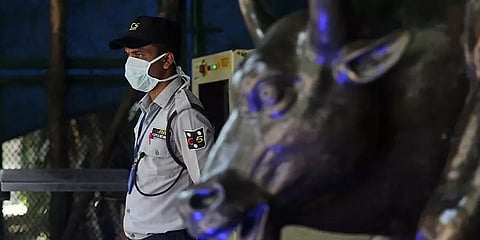 ஏழு வாரங்களுக்குப் பிறகு 50,000 புள்ளிகளைக் கடந்தது சென்செக்ஸ்