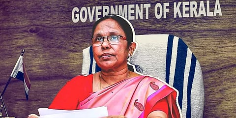 இடதுசாரி கொள்கை: பினராயிக்கு வளைந்தது, ஷைலஜா டீச்சருக்கு வளையாதது ஏன்?!