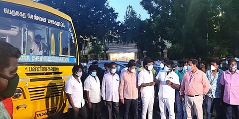 கோயம்பேடு: தெருவோரம் வசித்தோருக்கு சிறப்பு ஏற்பாடு செய்த விருகம்பாக்கம் எம்எல்ஏ