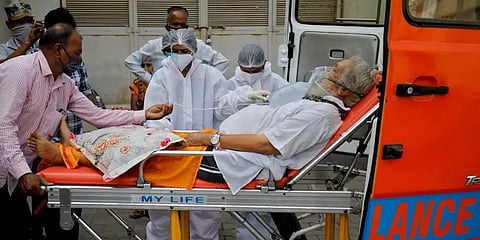 கேரளா: கருப்புப் பூஞ்சை தொற்றால் பாதிக்கப்பட்ட நோயாளியின் கண்ணை அகற்றிய மருத்துவர்கள்