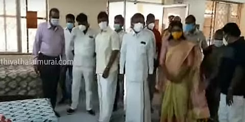 பேனரில் பெயர் இல்லாததால் ஆவேசமுற்று அதிகாரிகளை வசைபாடிய திமுக எம்எல்ஏ