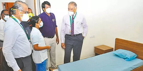 காட்டாங்குளத்தூர்: எஸ்.ஆர்.எம். மருத்துவமனையில் 200 படுக்கைகளுடன் கொரோனா சிறப்பு மையம்!