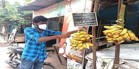 கொரோனா கால மகத்துவர்: `பசி எடுத்தால் எடுத்து சாப்பிடவும்' - பசியாற்றும் பழக்கடைக்காரர்