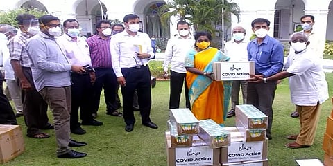 சுகாதாரப் பணியாளர்களுக்கு உணவு, சிற்றுண்டி வழங்கி வருகிறோம் - ஈஷா அறக்கட்டளை